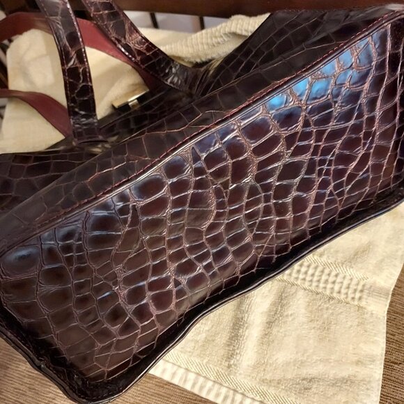 STUART WEITZMAN ELEGANT PRINTED REPTILE PURSE - Picture 4 of 5